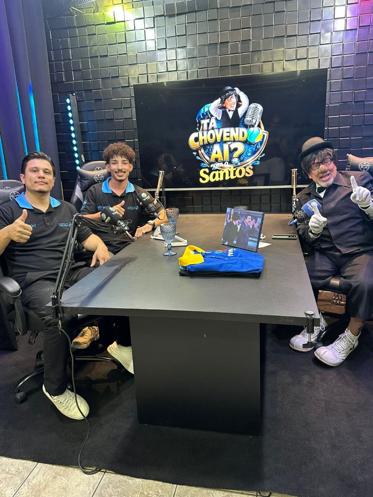Bravvi no programa Tá Chovendo Aí? com Santos